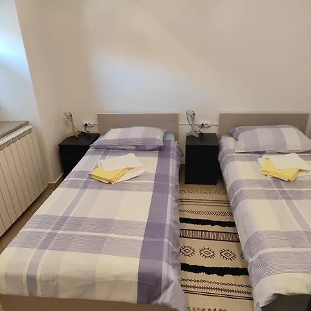 Frane House * Knežak