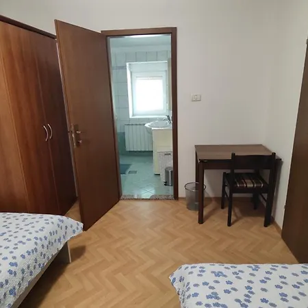 Frane House * Knežak