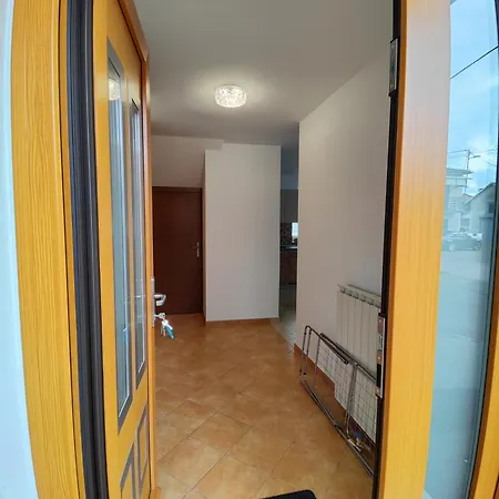 Frane House * Knežak