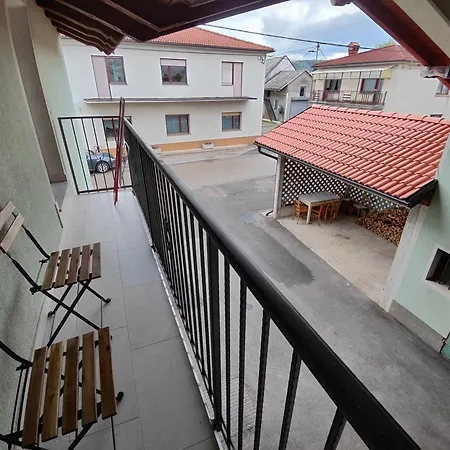 Frane House * Knežak